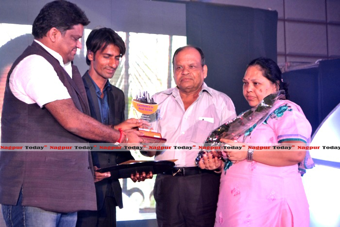 Dipen Agrrawal Awarding Mittal Group