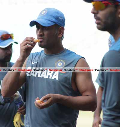 Tasting Orange City’s delight It seems a little tough for M.S. Dhoni to take on rival kangaroos in Nagpur. 