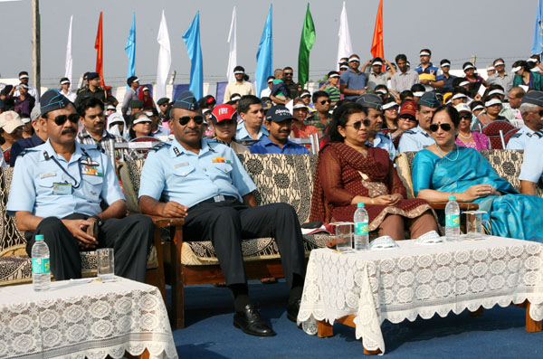Air Marshal P Kanakaraj, AOC-in-C, Maintenance Command and Air Commodore SW Gosewade, Air Officer Commanding, Air Force Station Sonegaon alongwith their families enjoying the Air Show at Nagpur 