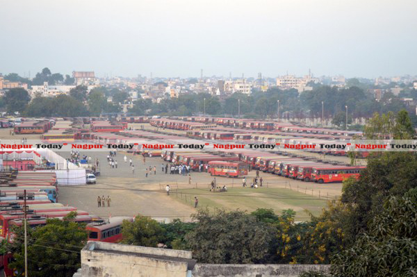 The bus trail… Massive fleet of buses that came from across Vidarbha were parked near Kasturchand Park.  