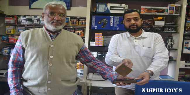 Anwar Bhai Vali & Adnan Vali with the award for highest Sales
