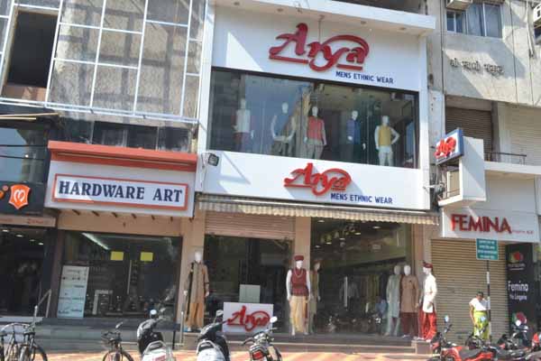 Hardware to Men’s Wear…All Open NVCC strike call sank without trace as large number of shops and showroom owners in Dharampeth area kept their shutters up. 