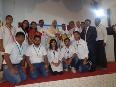 Kaustav Chatterjee along with Team Green Vigil  receiving Vidarbha Bhushan Award in Environment Category