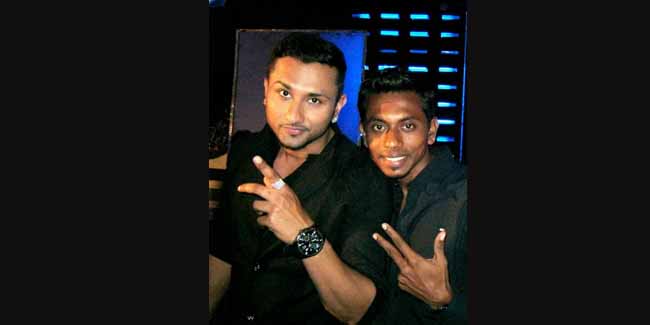 The Bitter Show : Yoyo Honey Singh posed with Tarendra Sontakke, when the two were on good terms.