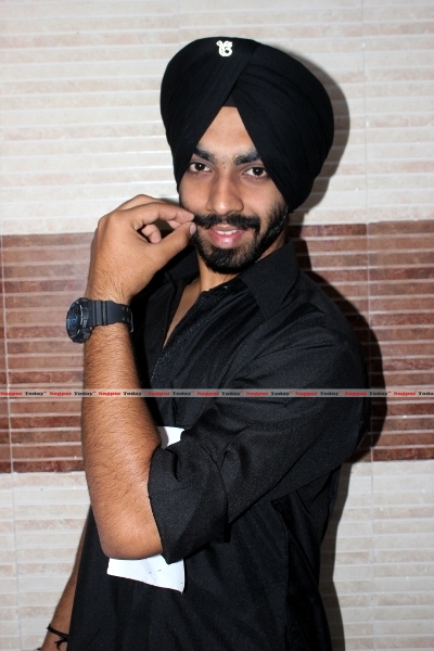 Avneet Singh at YCCE Freshers flaunting as 'Singh is King'