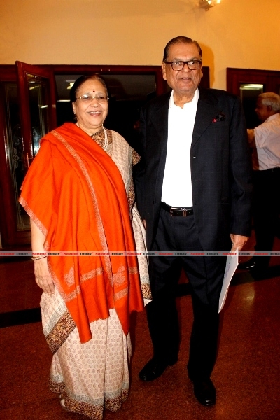 Mr & Mrs Agrawala