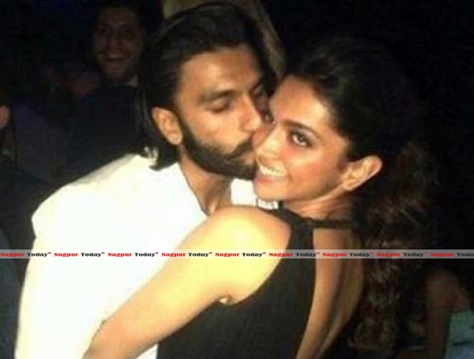 Ranveer Deepika Kissing