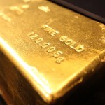 Gold reaches record high at Rs 34,622 but buyers get at Rs 31,500 in ...