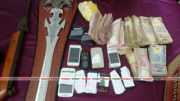 Cops bust gambling den; 11 arrested Nagpur Today : Nagpur News