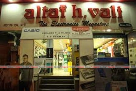 Altaf H Vali Duped Of Rs Lakh By A Tricky Customer In Camera Deal