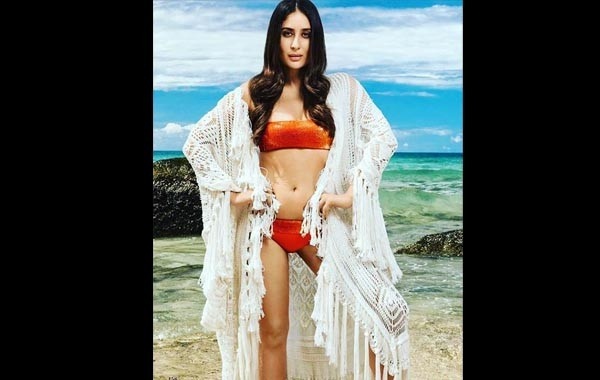 Hot Pic Kareena Shows Off Her Sensuous Side In Bikini Nagpur Today Nagpur News