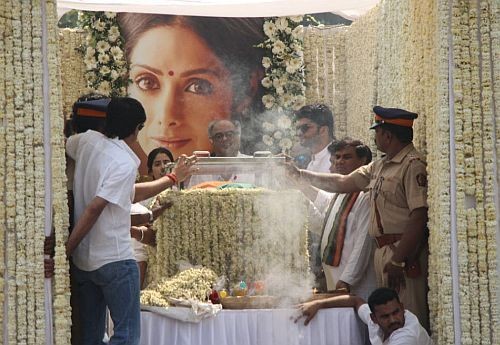 Sridevi Funeral LIVE Updates: Draped In Tricolour Sridevi Begins Her ...