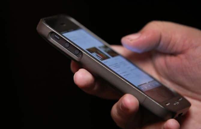 maharashtra-govt-issues-guidelines-for-cell-phone-usage-at-offices