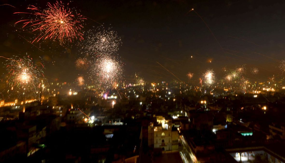 Bombay HC sets 7-10 pm deadline for firecrackers