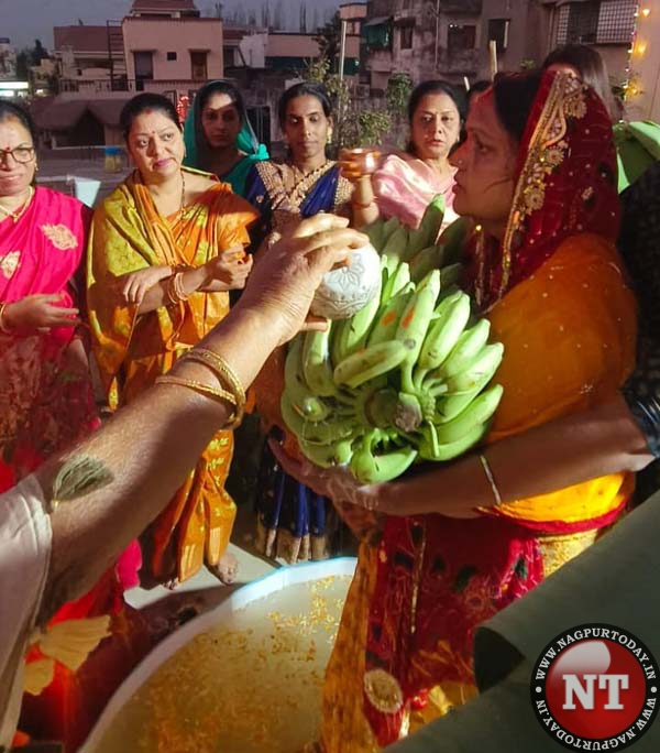 Chhath Puja 2023 Devotees In Nagpur Offer Picturesque Arghya To Setting Sun Witness The Rituals 2200