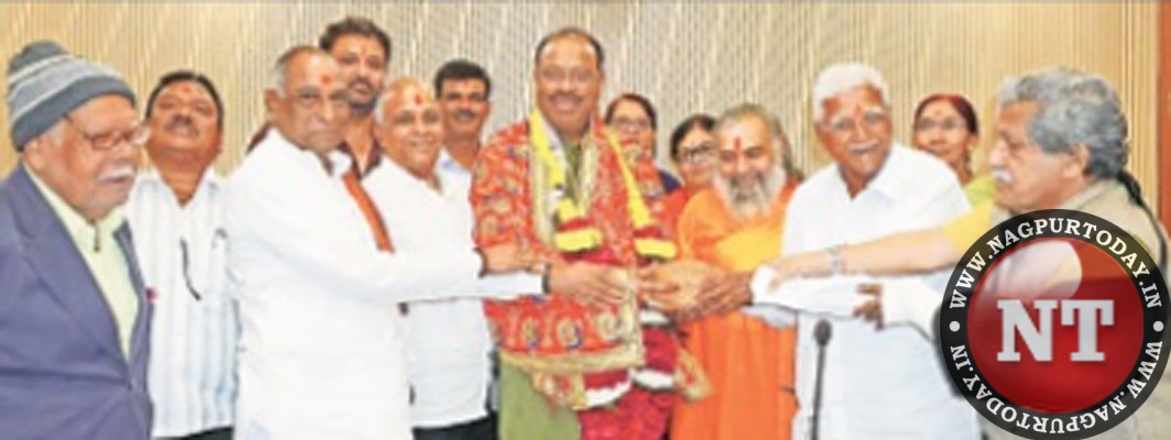 Bawankule re-elected chief of Mahalaxmi Devsthan