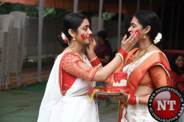 Vibrant ‘Sindur Khela’ by Bengali community marks end of Durga Puja in Nagpur