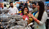 Wave of shoppers sweep Nagpur markets for an auspicious Dhanteras purchase!!