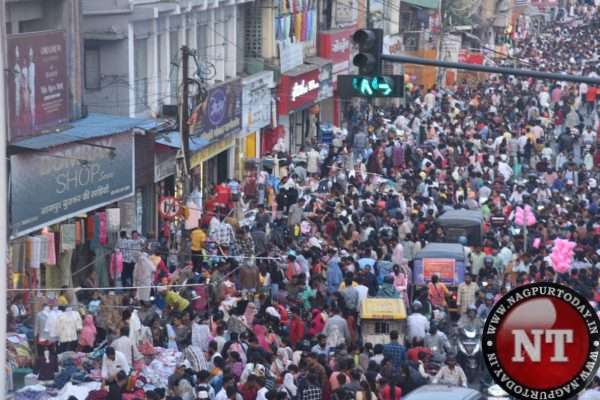 Diwali crowd Nagpur market