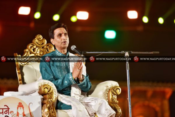 Dr. Kumar Vishwas Mesmerizes Audience on Day 2 of Khasdar Sanskrutik Mahotsav