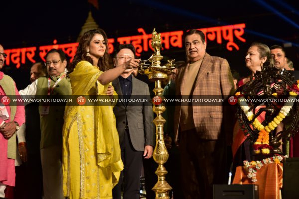 Khasdar Sanskrutik Mahotsav 2024 Inaugurated with Grandeur by Padma Shri Kajol