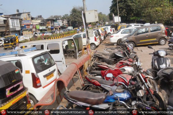 Nagpurians, take note: Now, parking on footpaths could cost you dear!