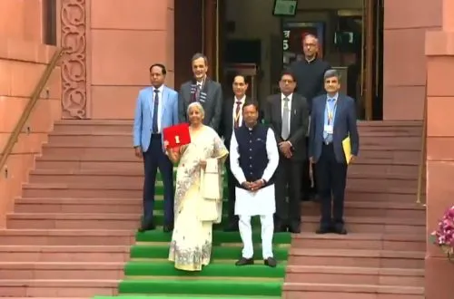 FM arrives in Parliament to present budget