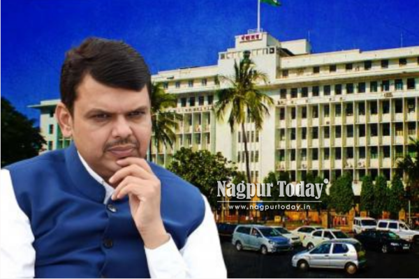 CM Fadnavis receives bomb threat from Pakistani number