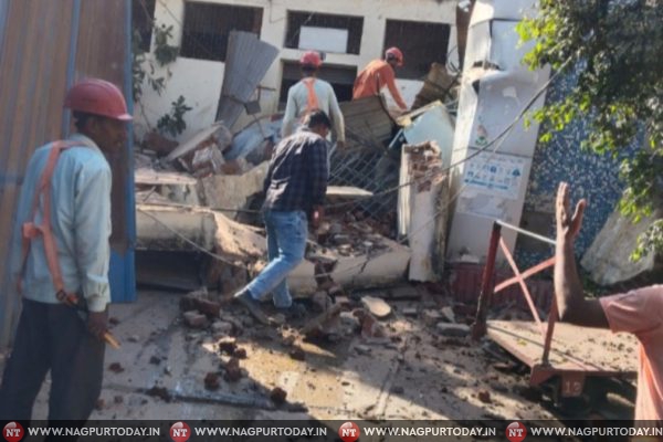 Nagpur Railway Station Wall Collapse Raises Safety Concerns